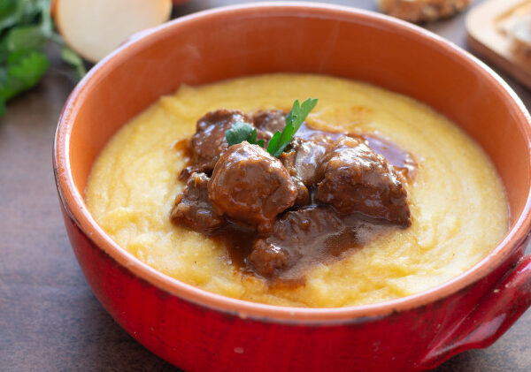 GOULASCH CON POLENTA